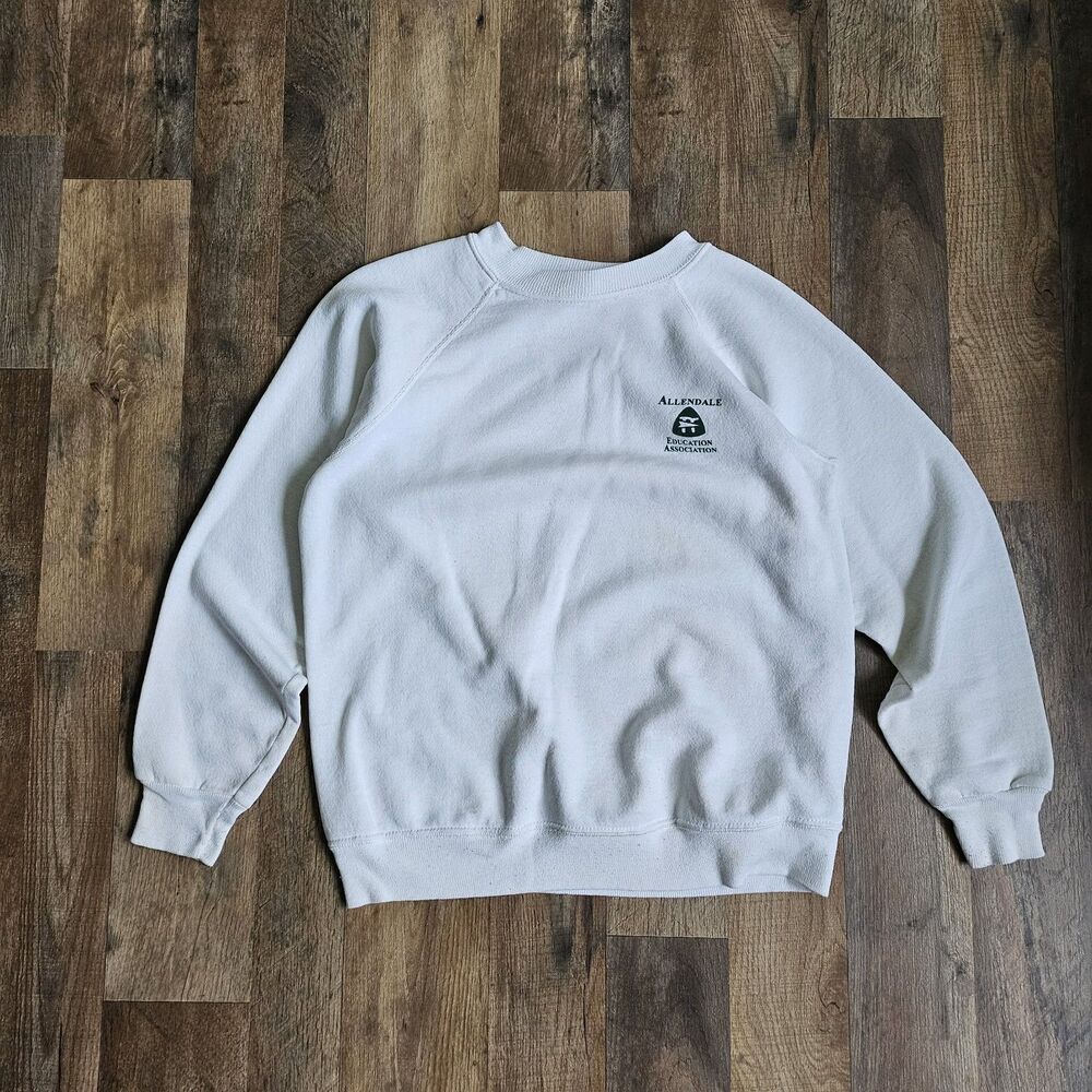 Vintage Hanes Activewear White Pullover Sweatshirt – Size M (Runs Small)